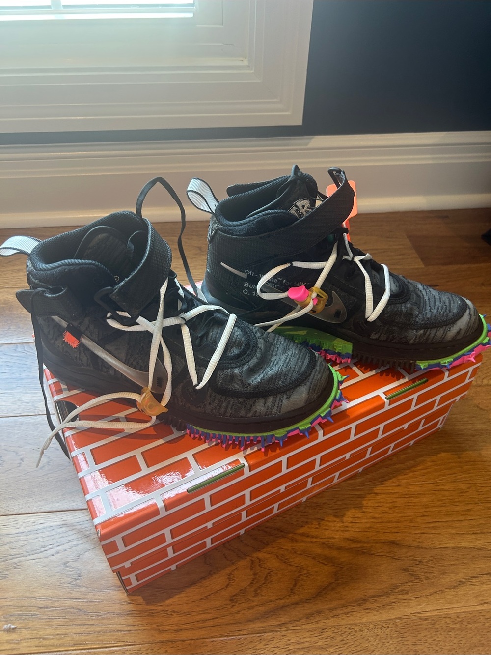 Off-White Kids Black Sneakers with Multicolor Sole Accents - Picture 6 of 11